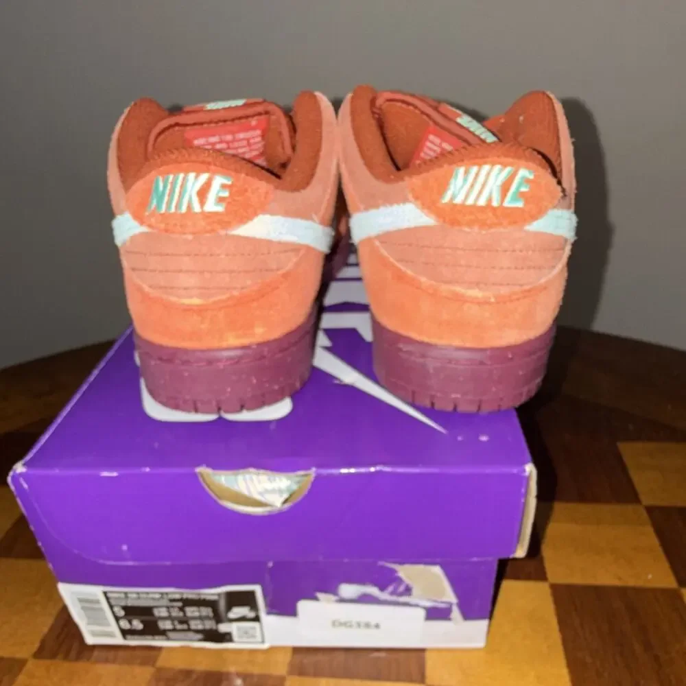 Size 5 / 6.5W Nike SB Dunk Low Pro PRM Mystic Red Emerald Rise DV5429-601 OG Box